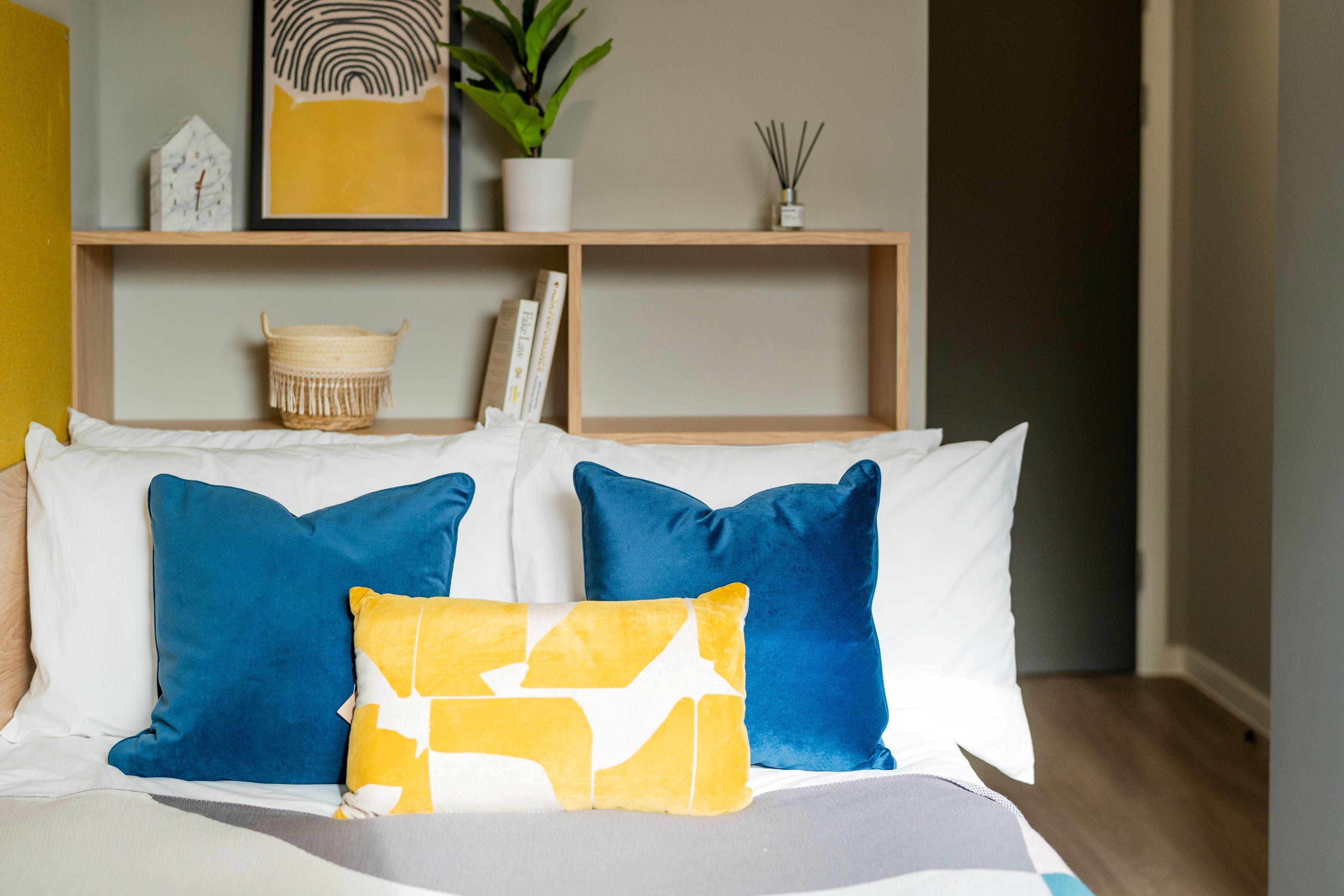 Zinc-Quarter-Ensuite-Bronze-1