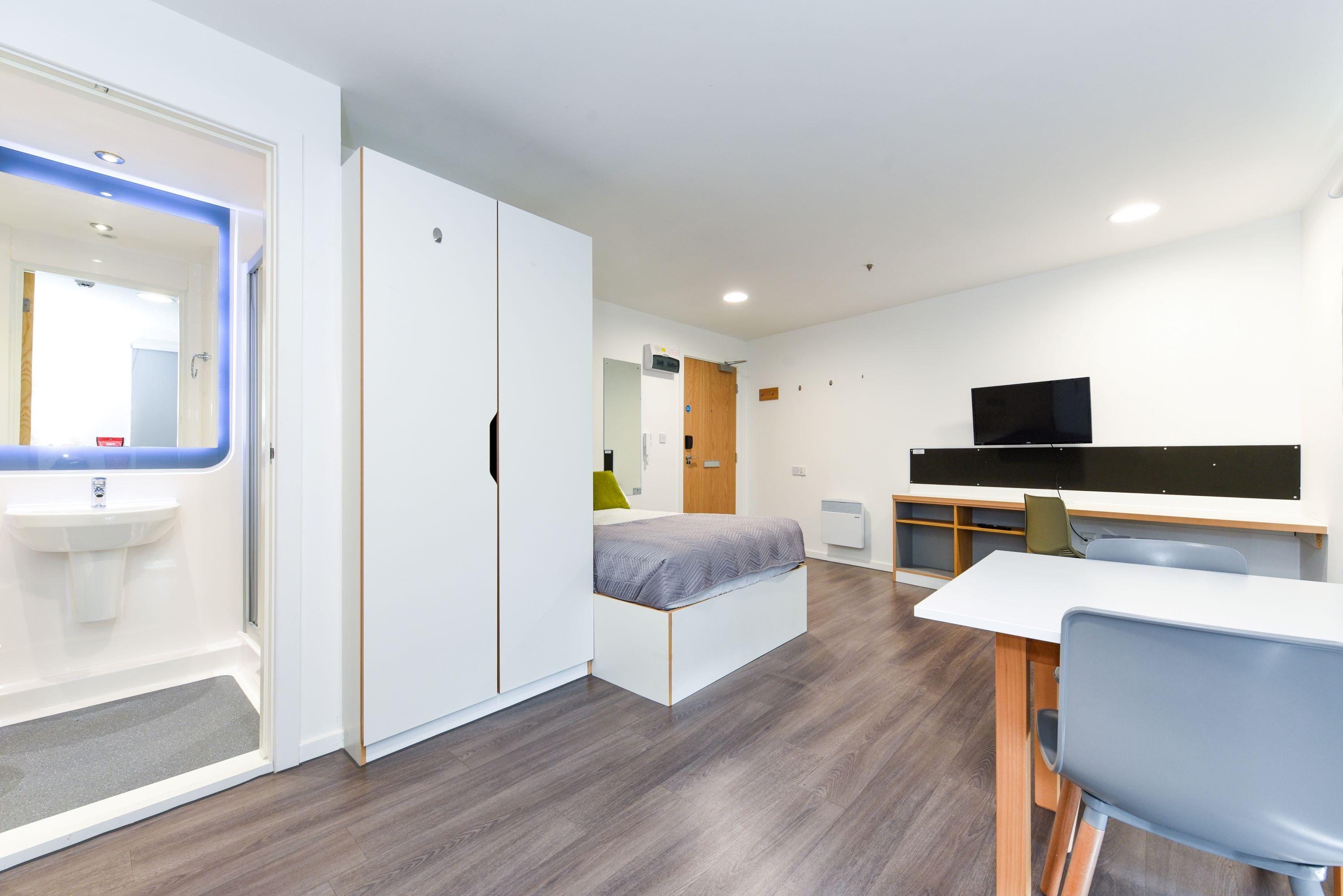 Liverpool-Byrom-Point-Studio-Gold-2