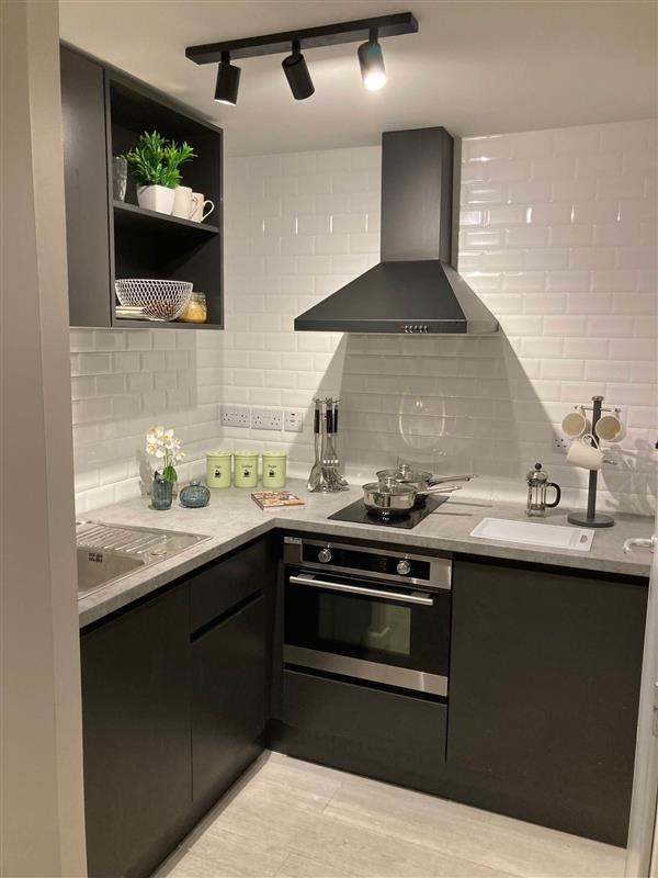 Portsburgh-Silver-Plus-Studio-3