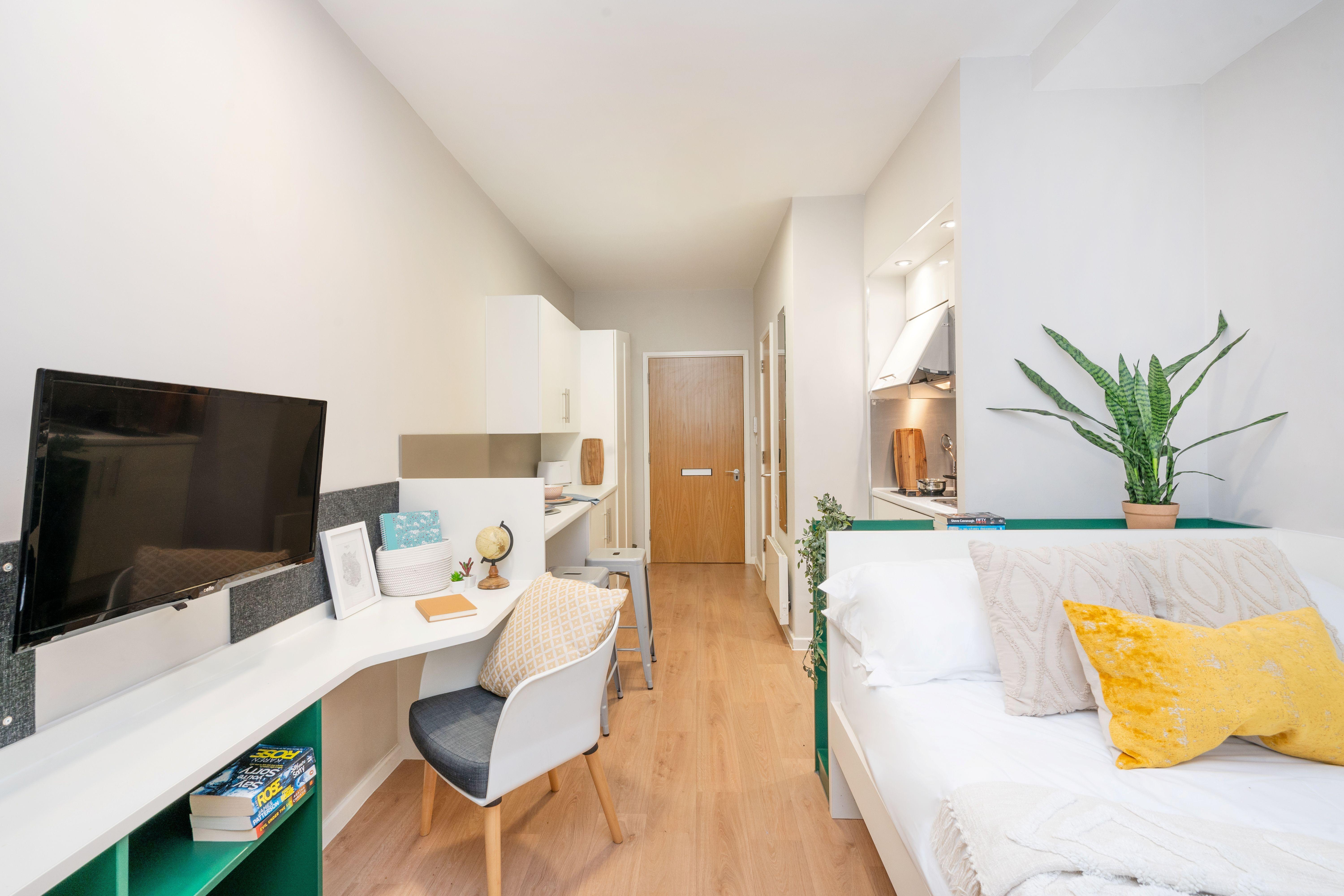 Depot-bronze-and-bronze-plus-studio