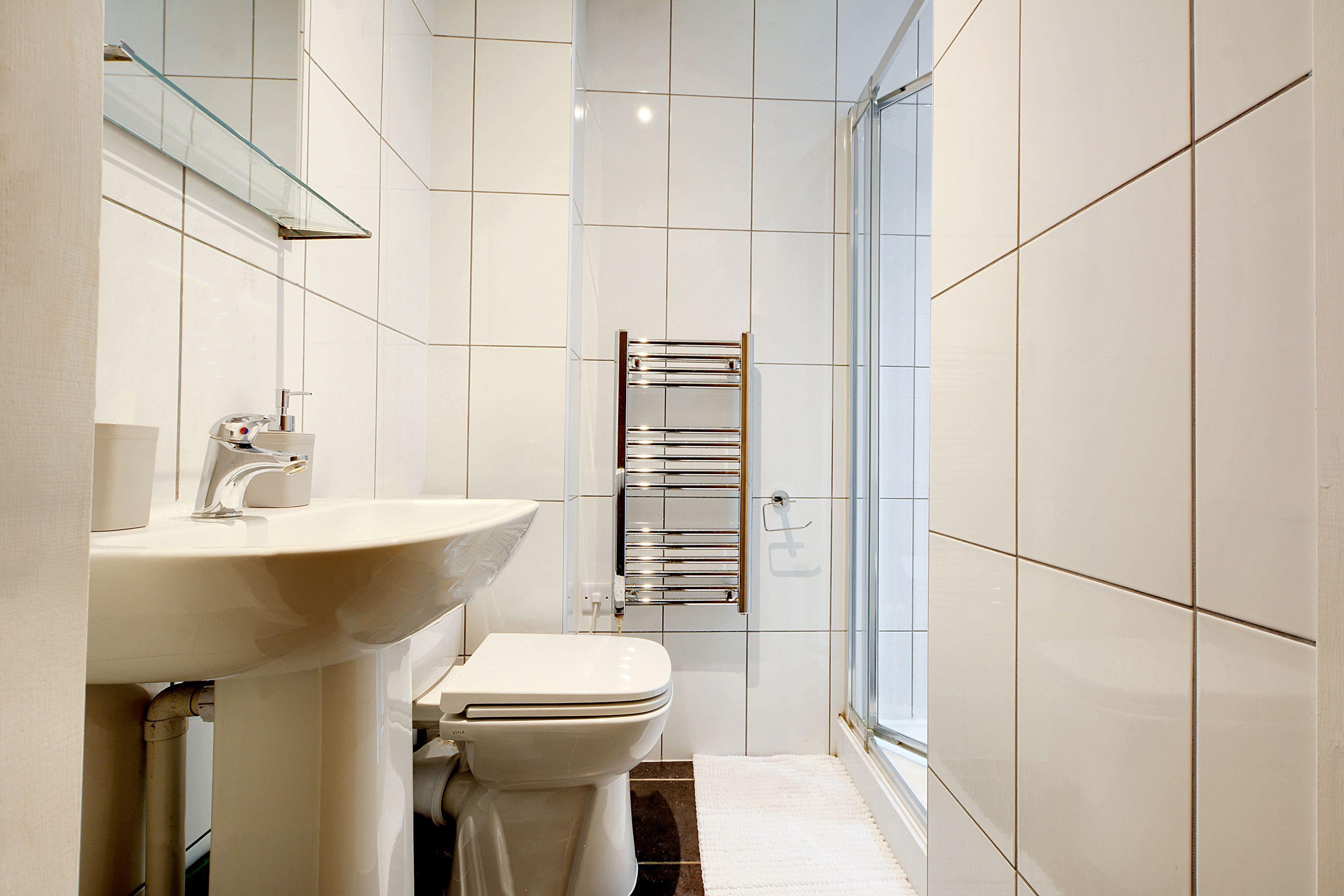 Newarke-St-5-bed-silver-plus-bathroom-1