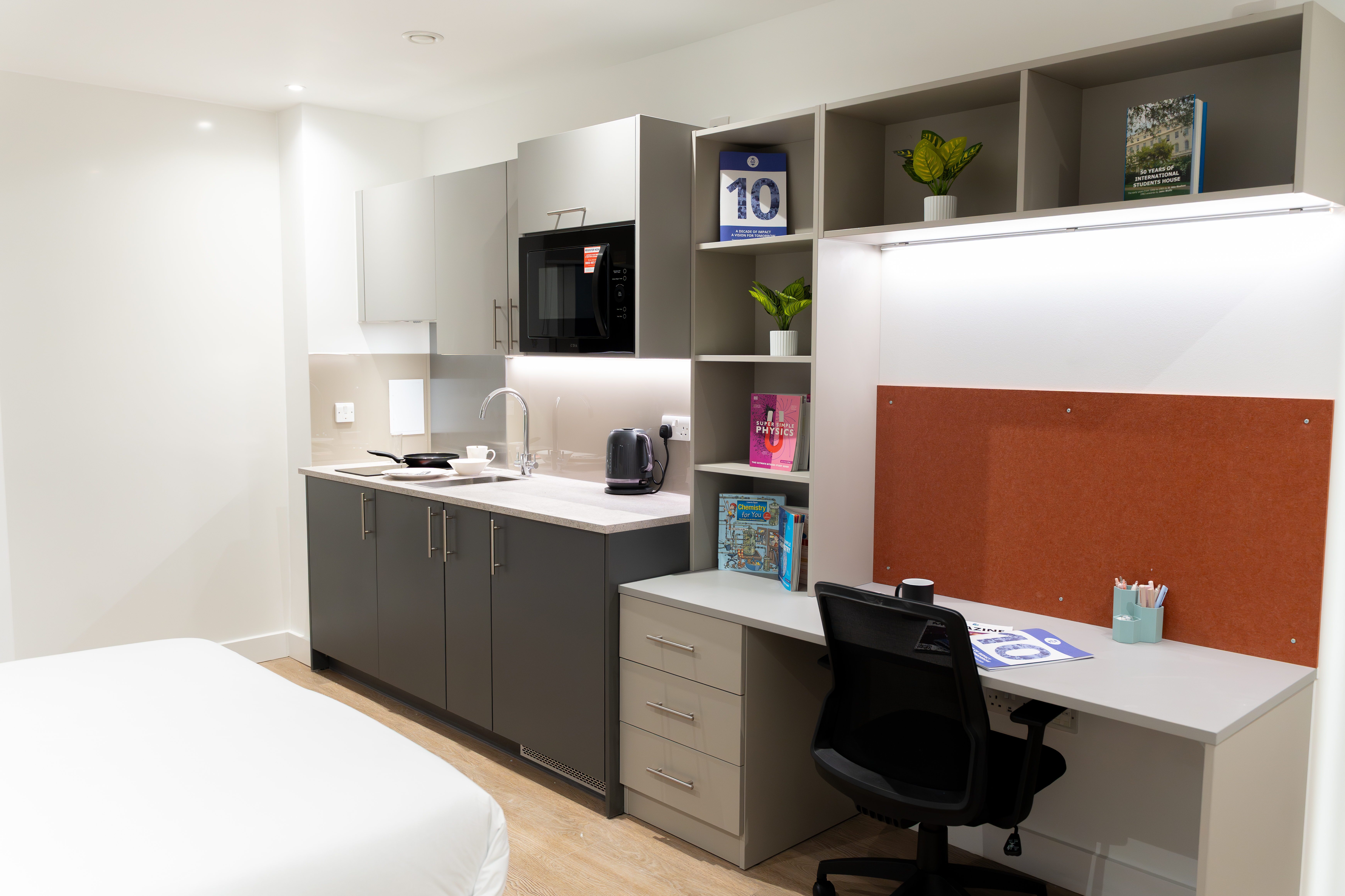 Deskspace at 238 Kennington Lane Studio with Kitchenette