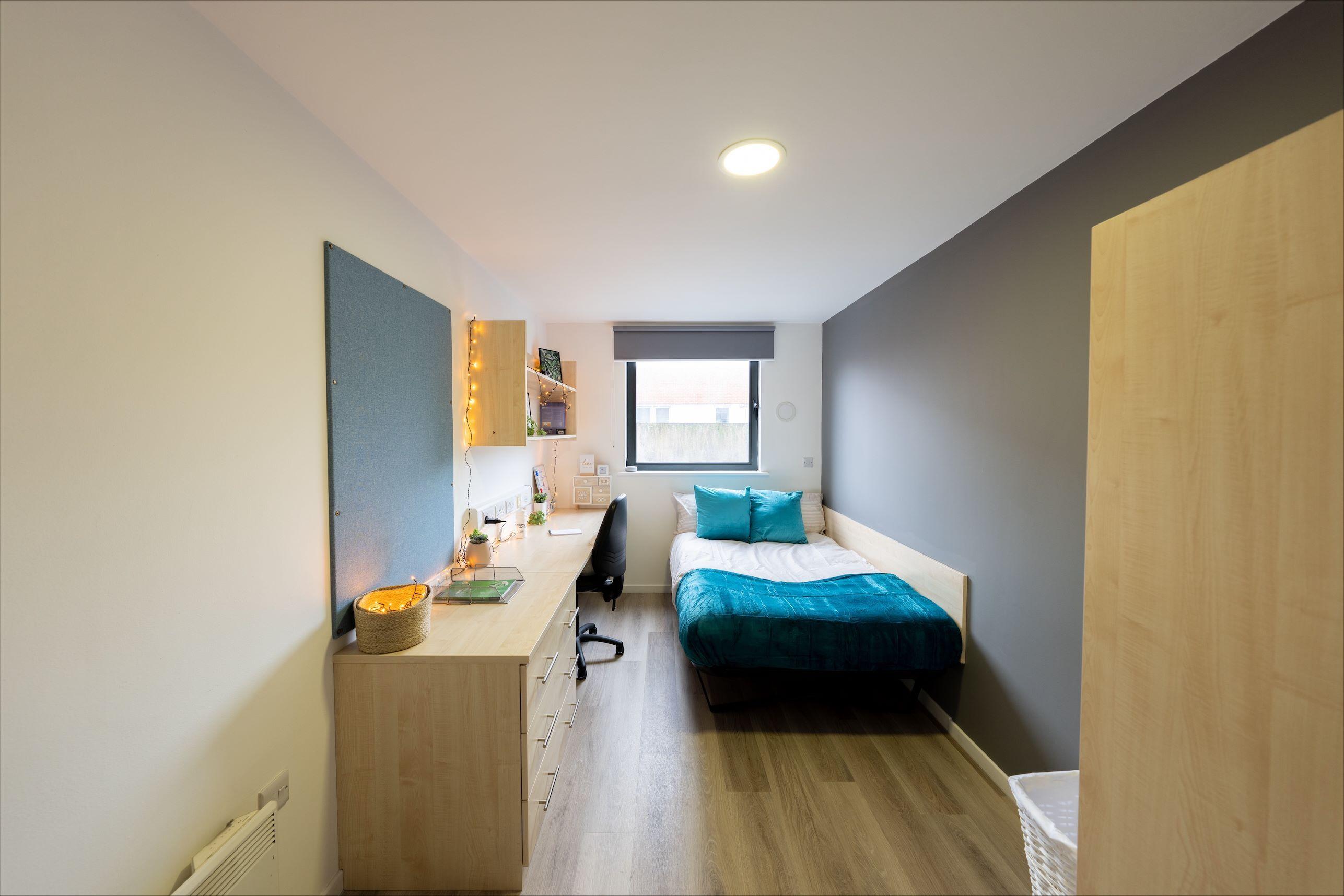 Trinity-Square-En-suite-Bronze-3