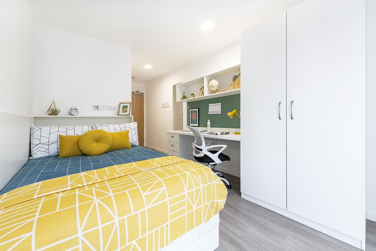 pittodrie-street-En-suite-room-2