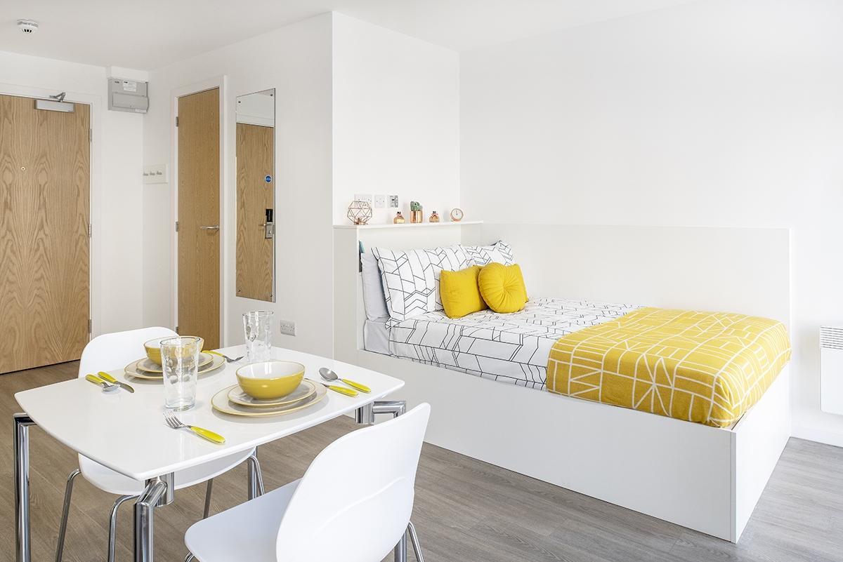 pittodrie-street-Gold-studio-1