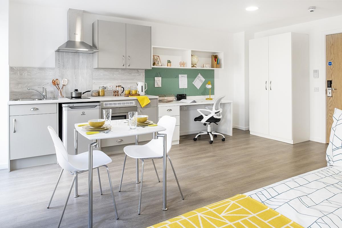 pittodrie-street-Gold-studio-2