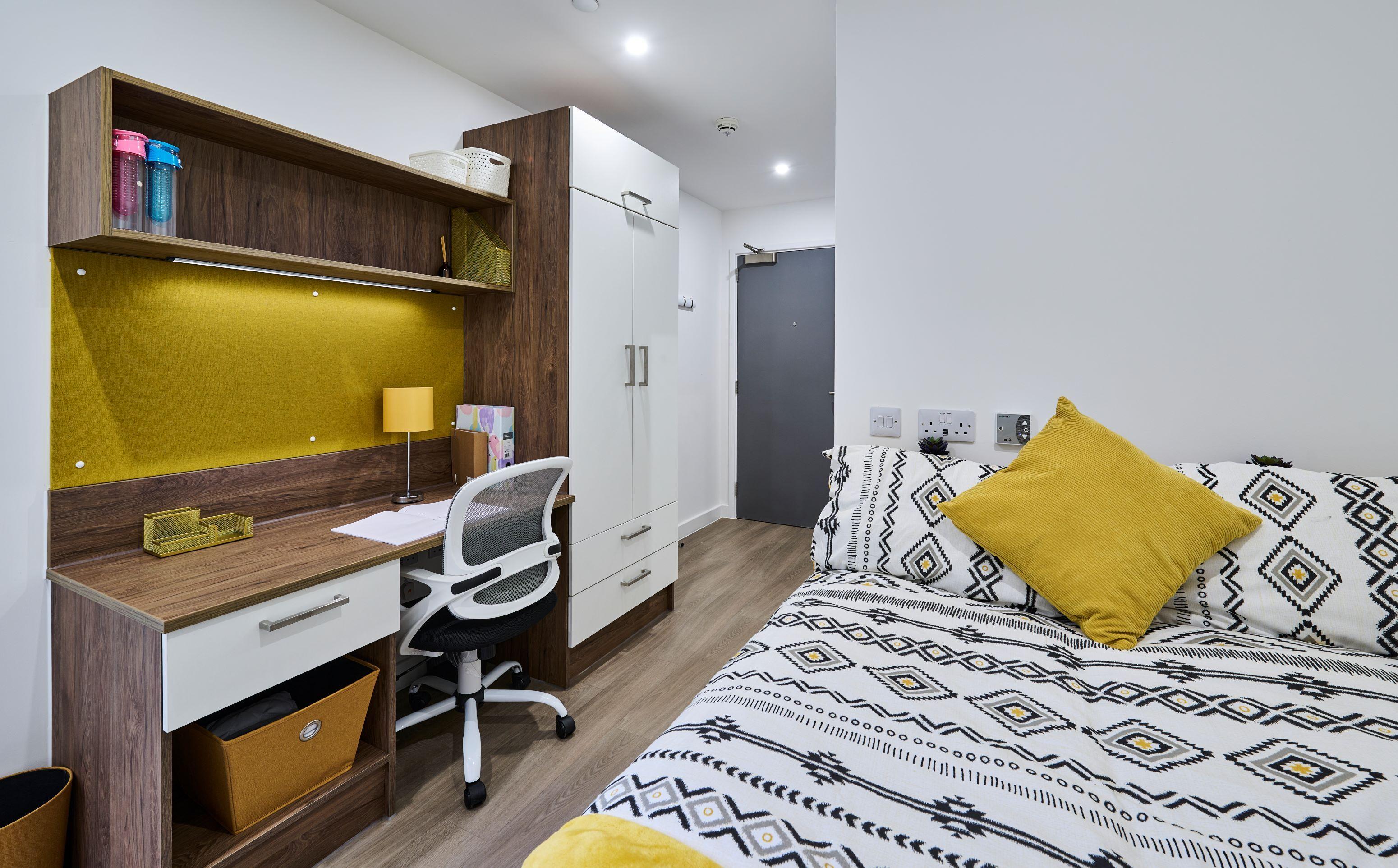 The_Oaks-Ensuite-Large-Flat-5