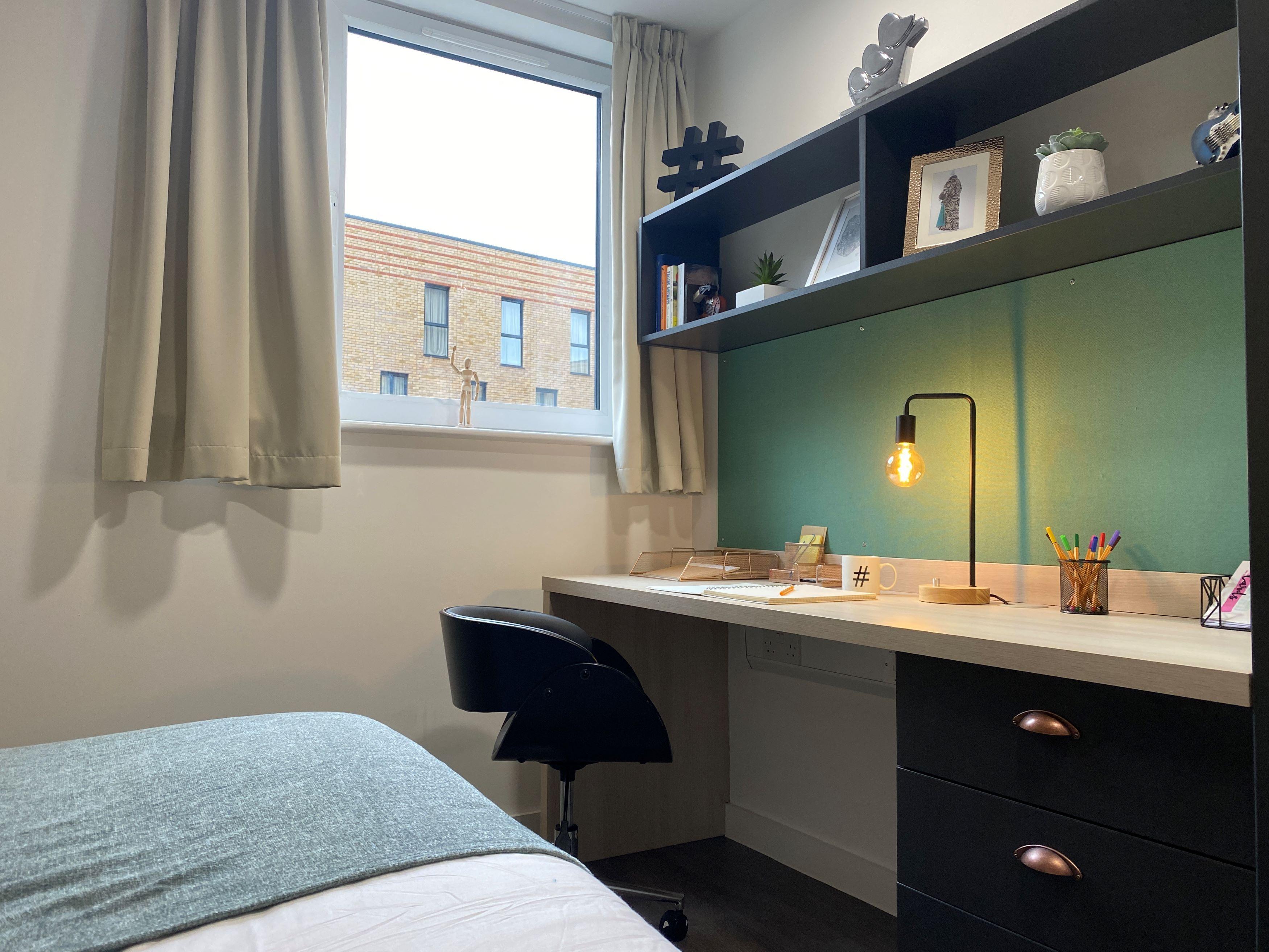 Mannequin-House-Gold-En-Suite-1
